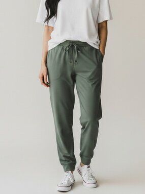 Sage Collective Women’s Medium Green Joggers Nylon Spandex Stretch Pockets